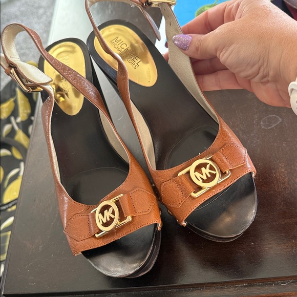 Michael Kors Tan Leather Slingback Sandals Heels Gold Designer sz 9 shoes brown - Picture 1 of 7